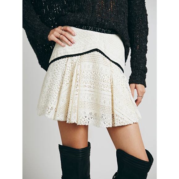Free People Crochet Lace Mini Tea Skirt Size 0 Apple of My Eye Cream A Line - Picture 1 of 7